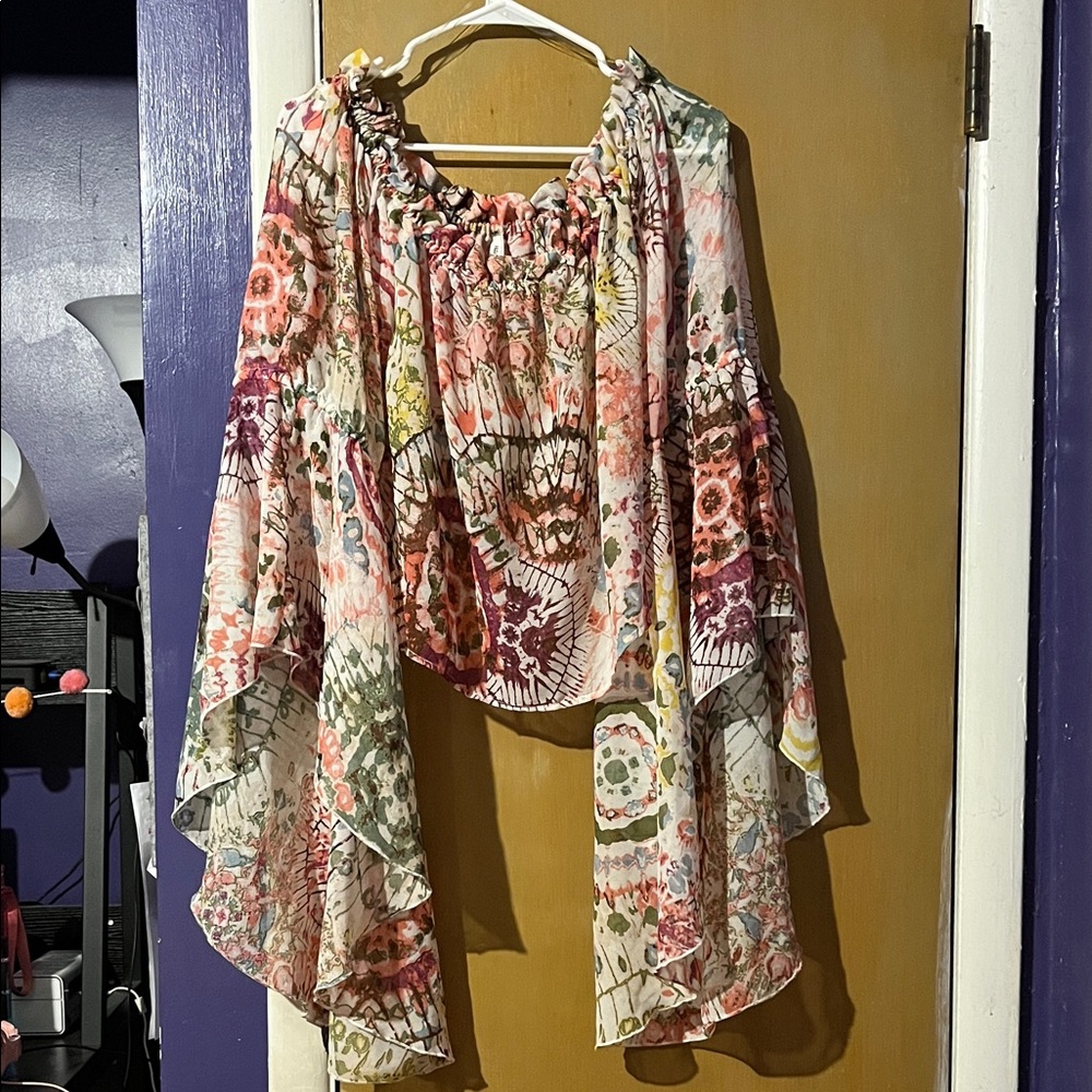 Live 4 Truth Cropped Watercolor Flowy Floral Abstract Blouse - Picture 4 of 11